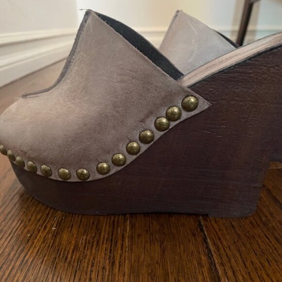 Charles David Made in Italy Peep Toe Wedge - Picture 6 of 8